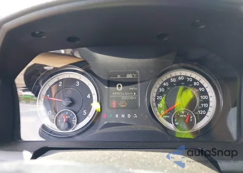 2019 Ram 1500 Classic Tradesman 4X4 6'4 Box z USA, uszkodzony, nr VIN 1C6RR7SM1KS696999